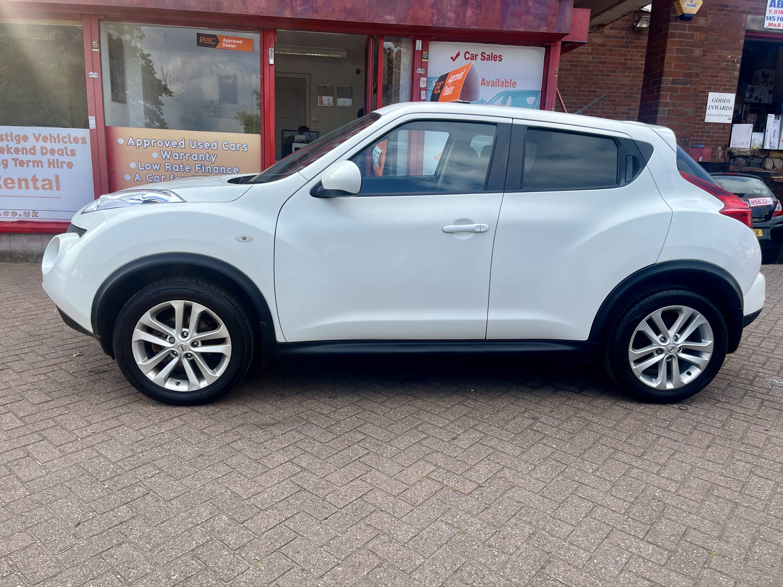 NISSAN JUKE PREMIUM 1.6 PETROL